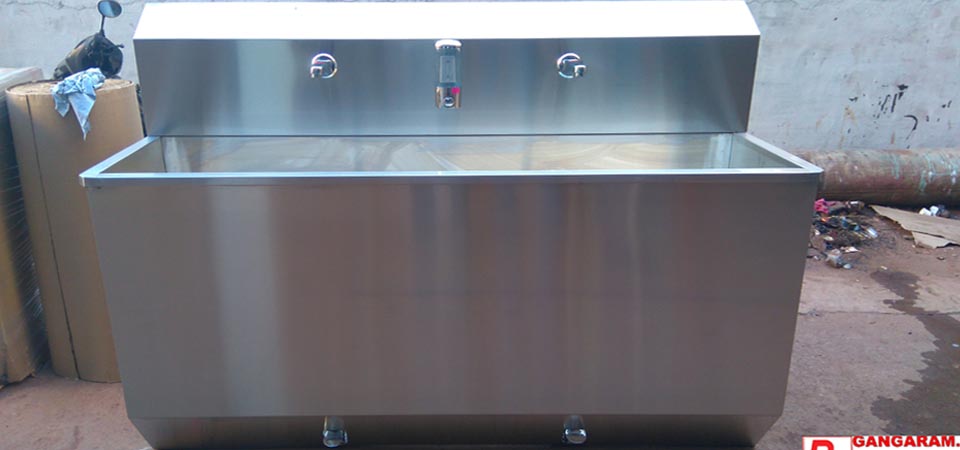 http://pgkcleanairsystems.com/images/demo/slider/Surgical%20Scrub%20Sink.jpg